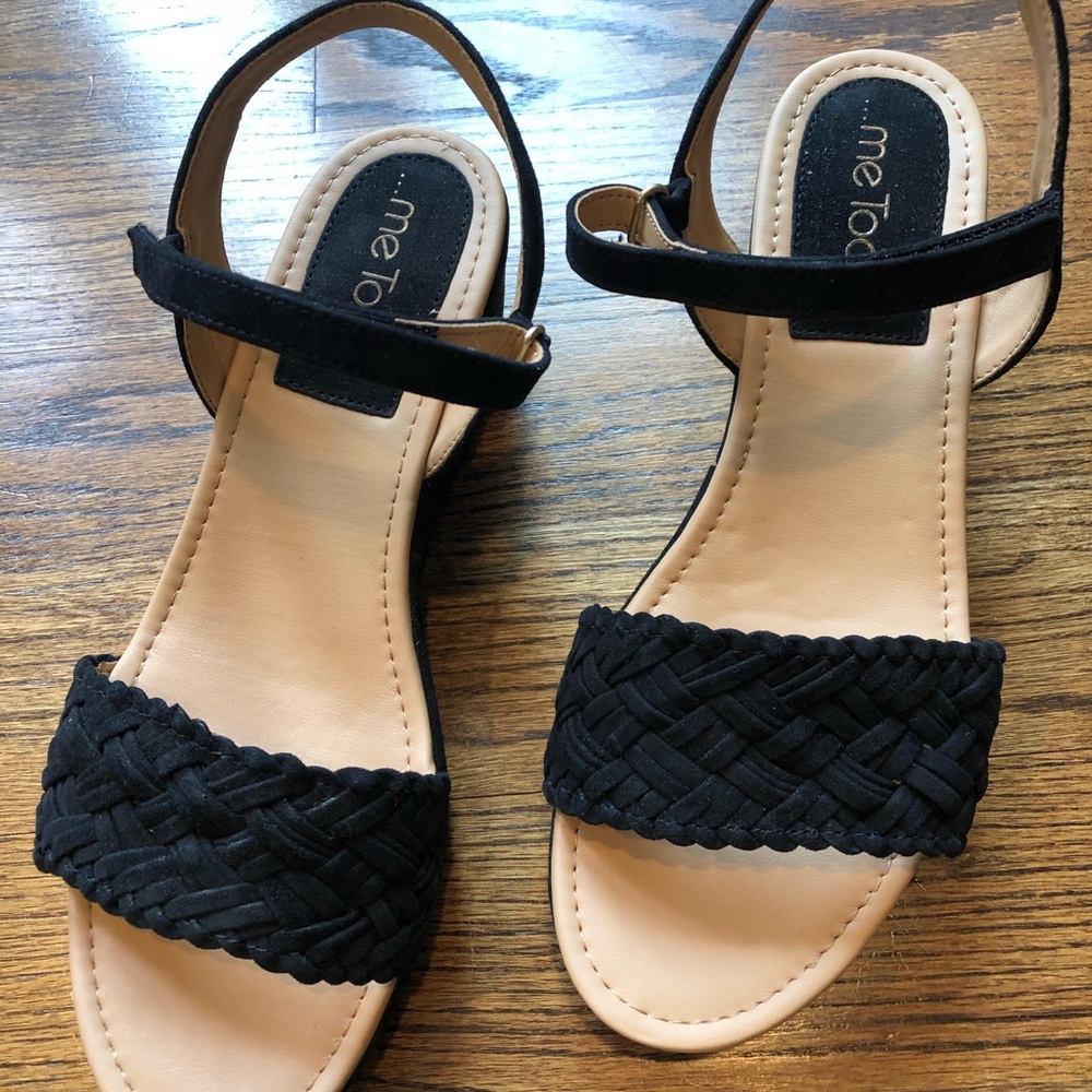EXCELLENT CONDITION Me Too brand platform sandal